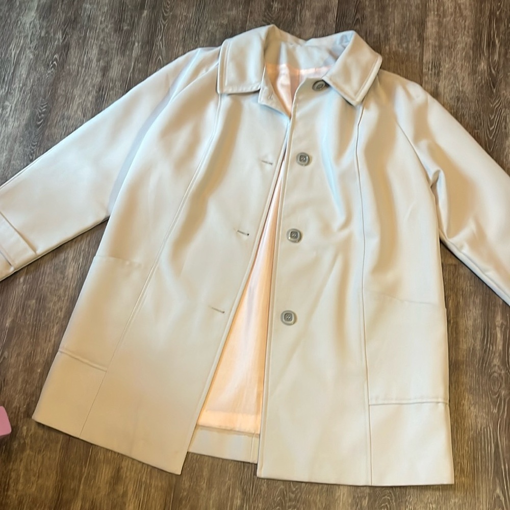 Ladies, jacket, tan color, small medium pockets, machine washable